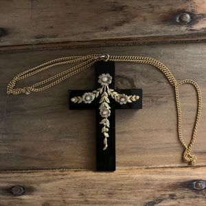 Chalcedony quartz gold/pearl accent cross necklace